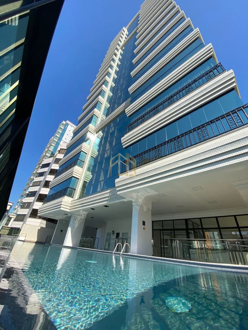 Apartamento 4q em Meia Praia, Itapema SC