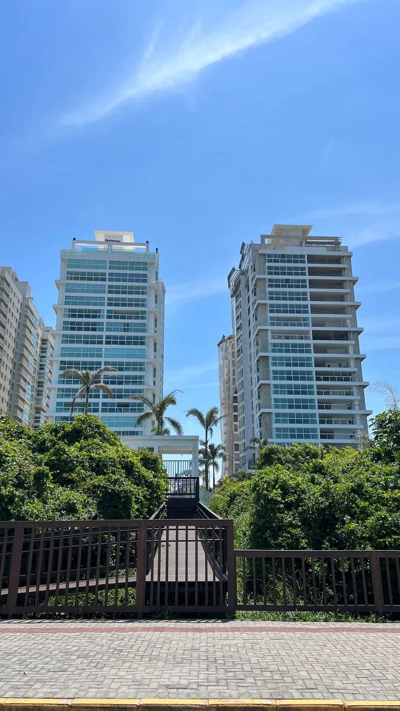 Apartamento com 3 dormitórios à venda sendo 3 suítes, 127.9 m² por - R$ 2.185.180,01 - Itacolomí - Bal. Piçarras/SC