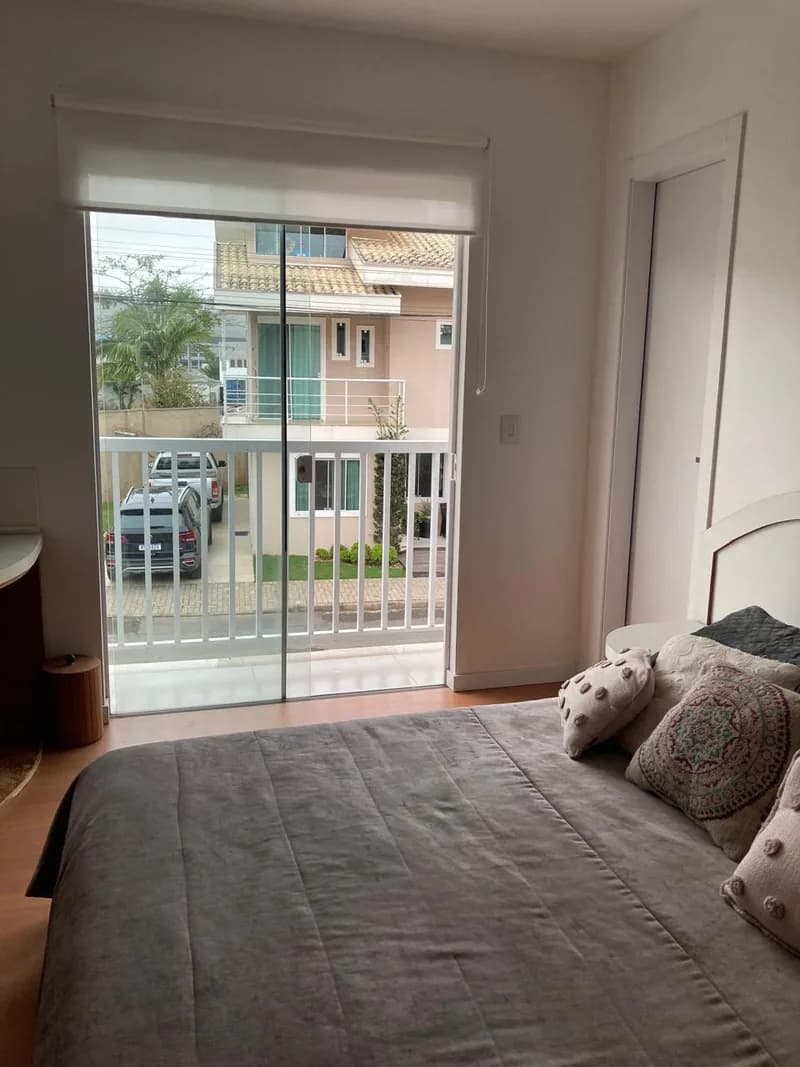 CASA EM CONDOMÍNIO FECHADO