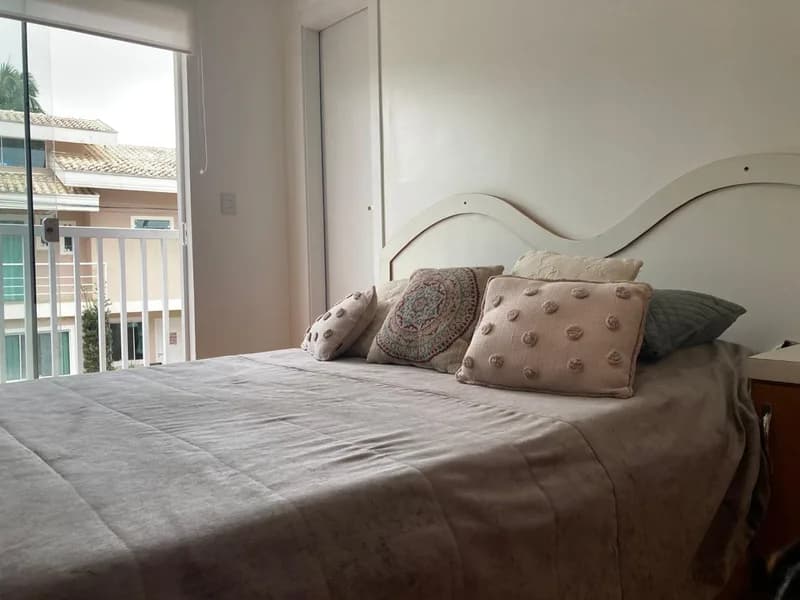 CASA EM CONDOMÍNIO FECHADO