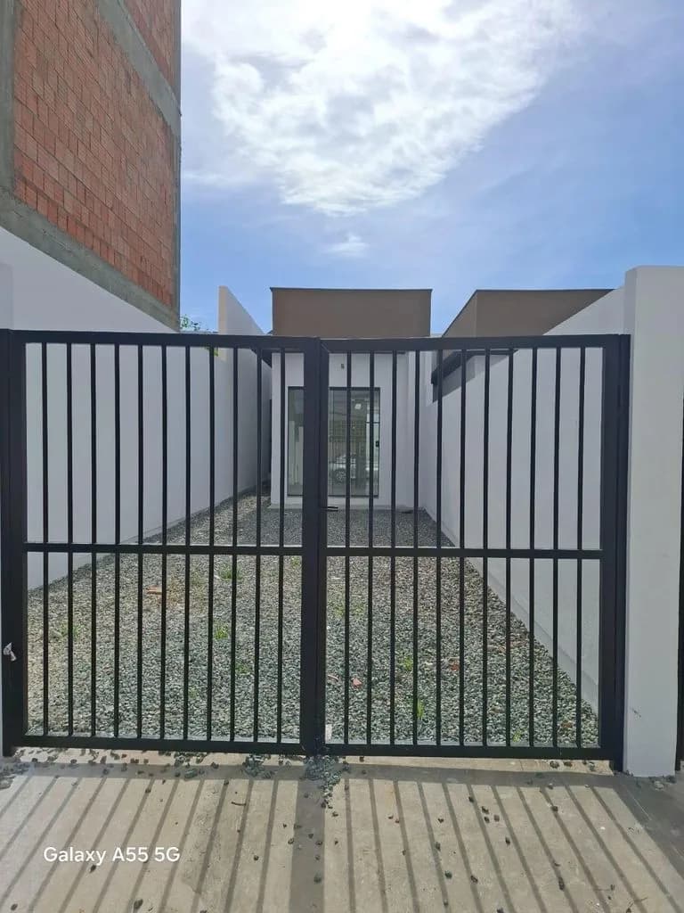 Casa 2 dorm. em Bairro Itacolomi, Balneário Piçarras/SC · destaque | Família Broker