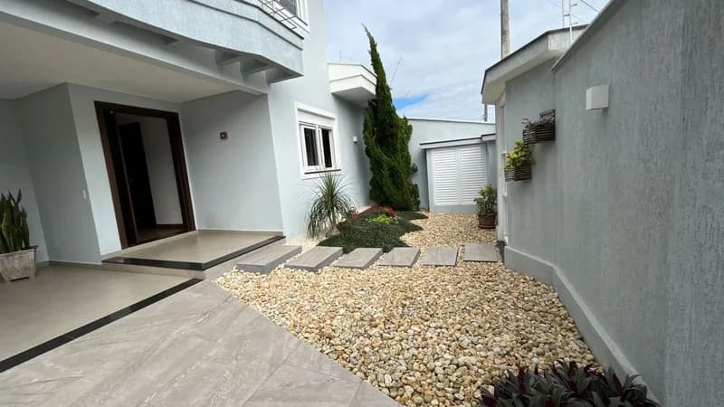 Casa 4 dorm. em Centro, Balneário Piçarras/SC · foto 3 | Família Broker