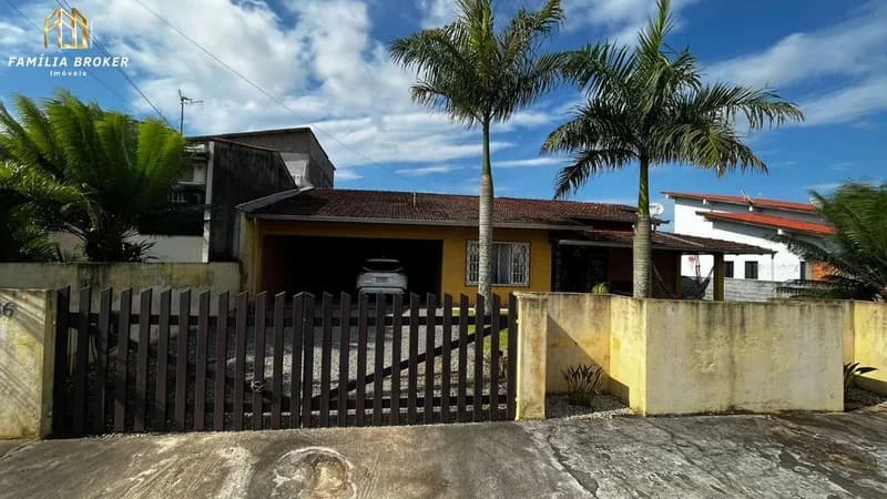 Casa 5 dorm. em Centro, Balneário Piçarras/SC · destaque | Família Broker
