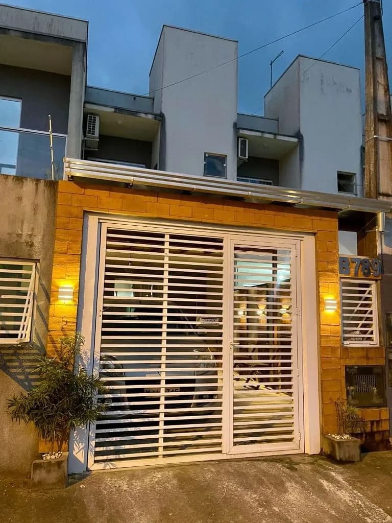 Casa 2 dorm. em Itacolomi, Balneário Piçarras/SC · destaque | Família Broker